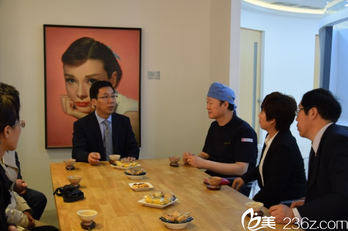 該院與西安<!--<i data=20240703-sp></i>--><!--<i data=20240703-sp></i>-->醫(yī)院學(xué)術(shù)交流 該院與西安<!--<i data=20240703-sp></i>--><!--<i data=20240703-sp></i>-->醫(yī)院學(xué)術(shù)交流