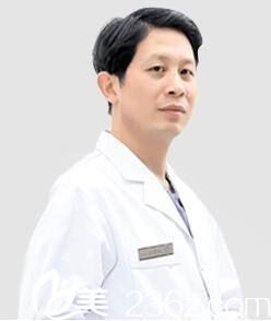 <!--<i data=20240703-sp></i>-->擅長(zhǎng)隆鼻的<!--<i data=20240703-sp></i>-->院長(zhǎng)